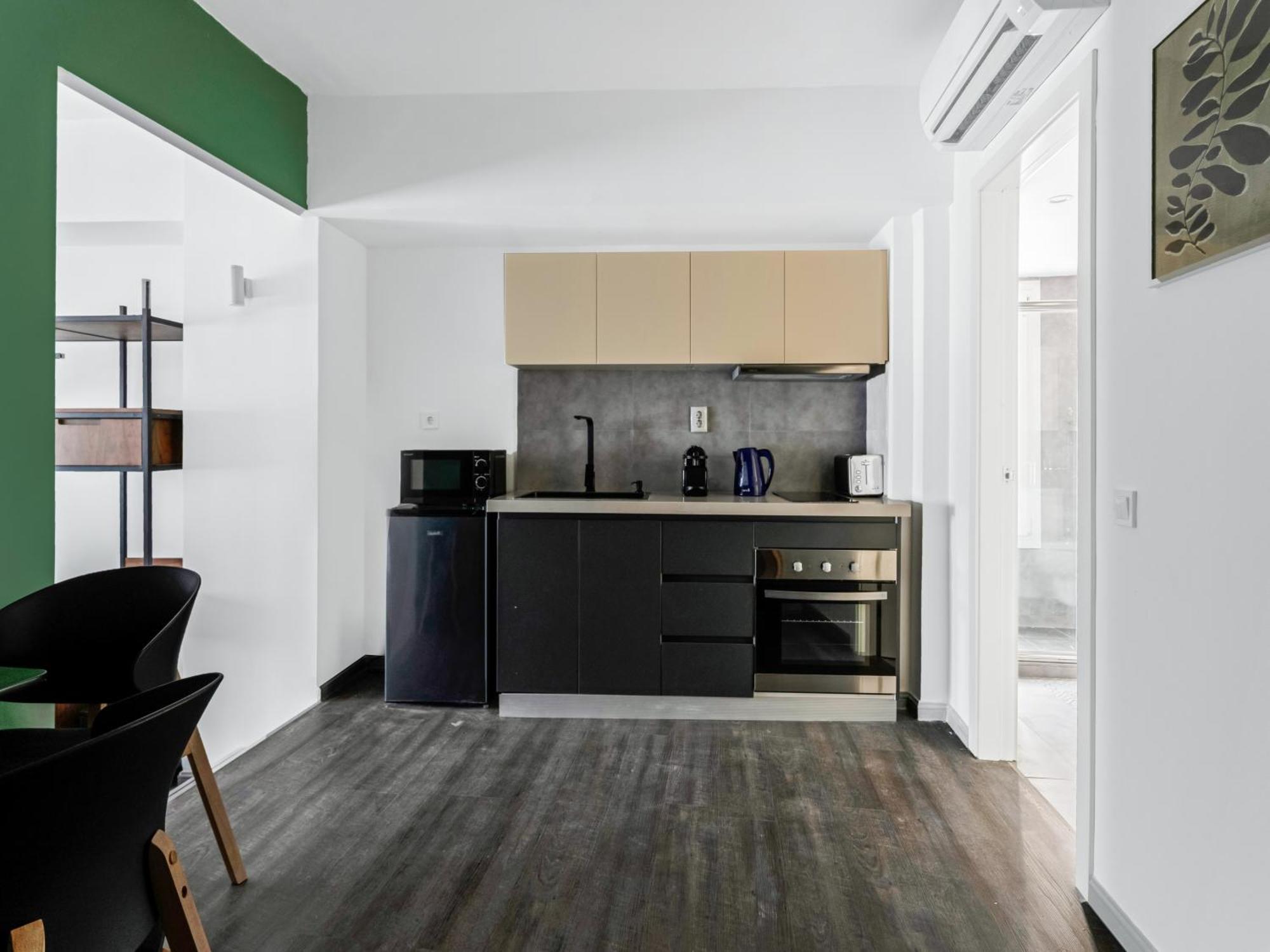 Yalarent Luxury Apartments In The Heart Of The City Атина Екстериор снимка