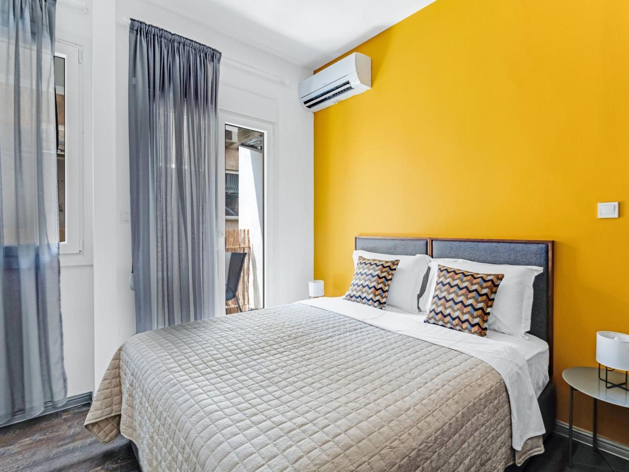 Yalarent Luxury Apartments In The Heart Of The City Атина Екстериор снимка