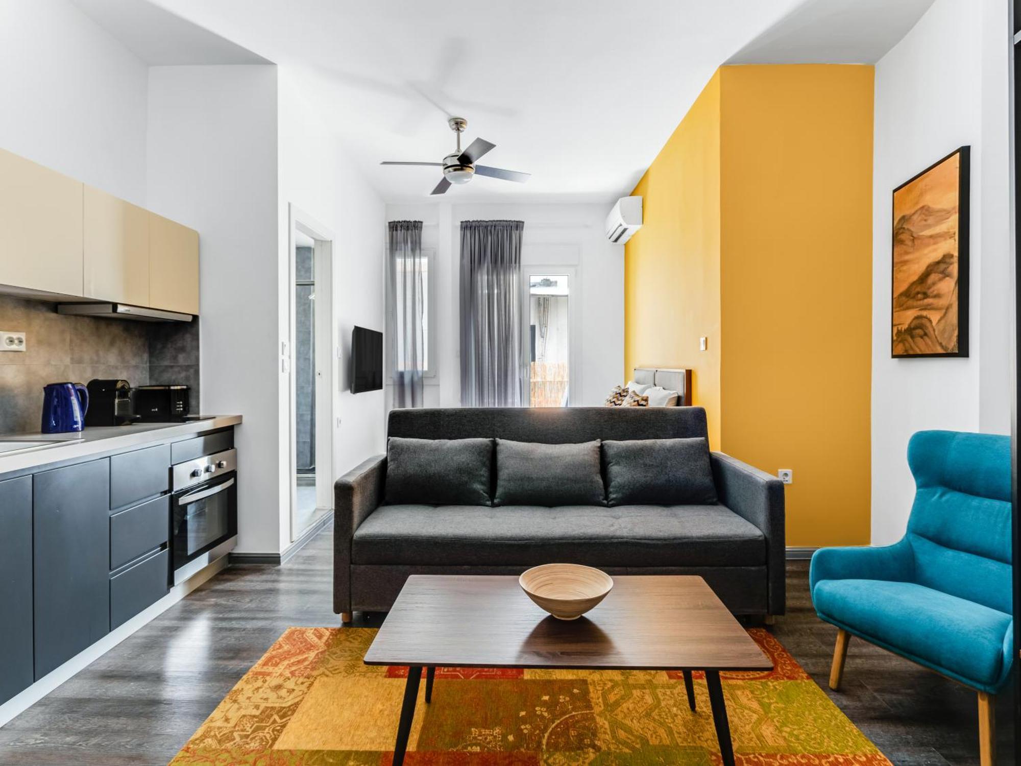 Yalarent Luxury Apartments In The Heart Of The City Атина Екстериор снимка