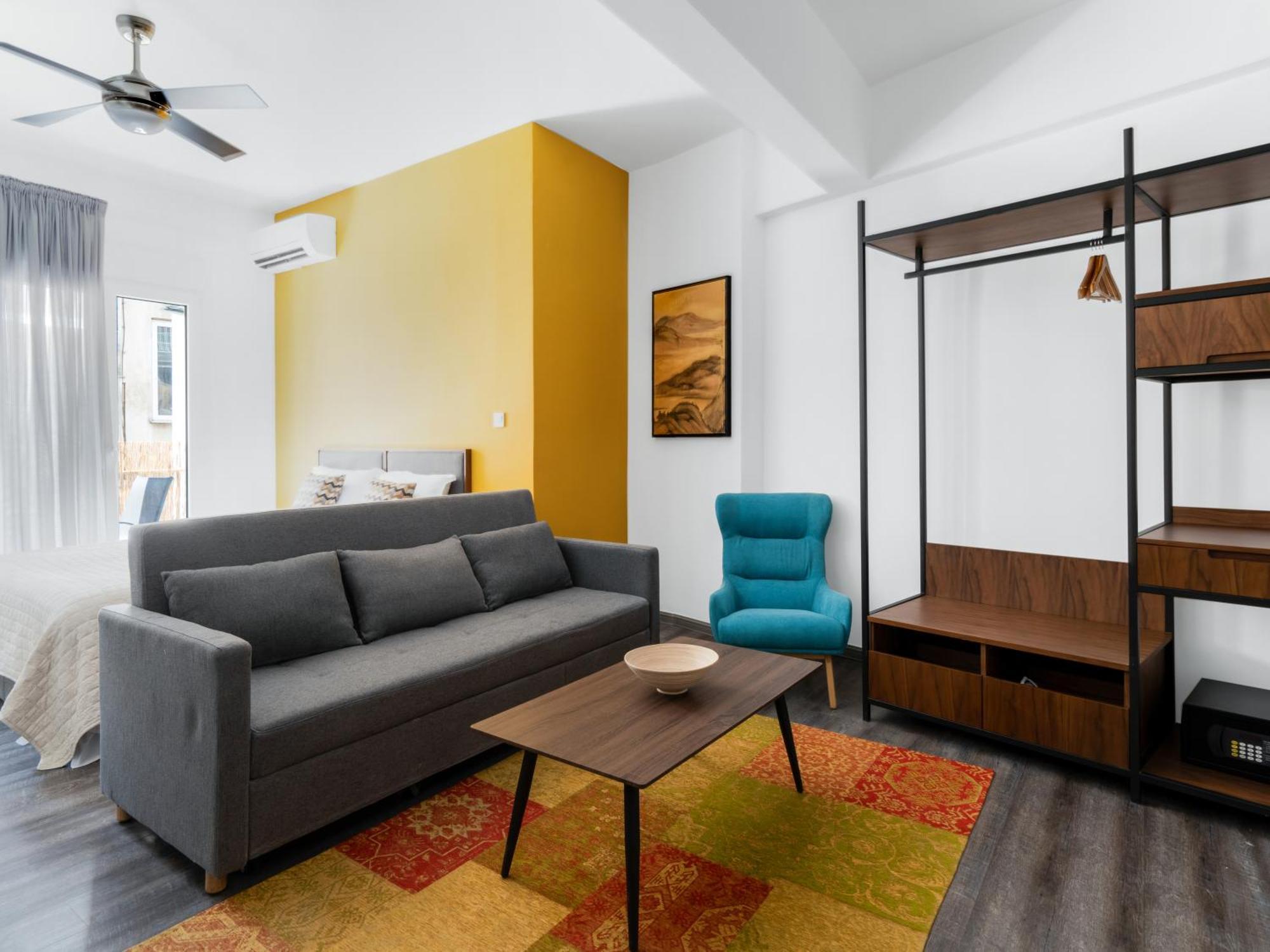 Yalarent Luxury Apartments In The Heart Of The City Атина Екстериор снимка