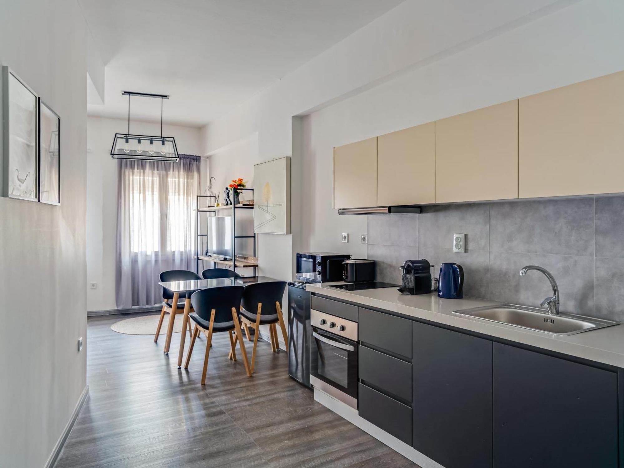 Yalarent Luxury Apartments In The Heart Of The City Атина Екстериор снимка